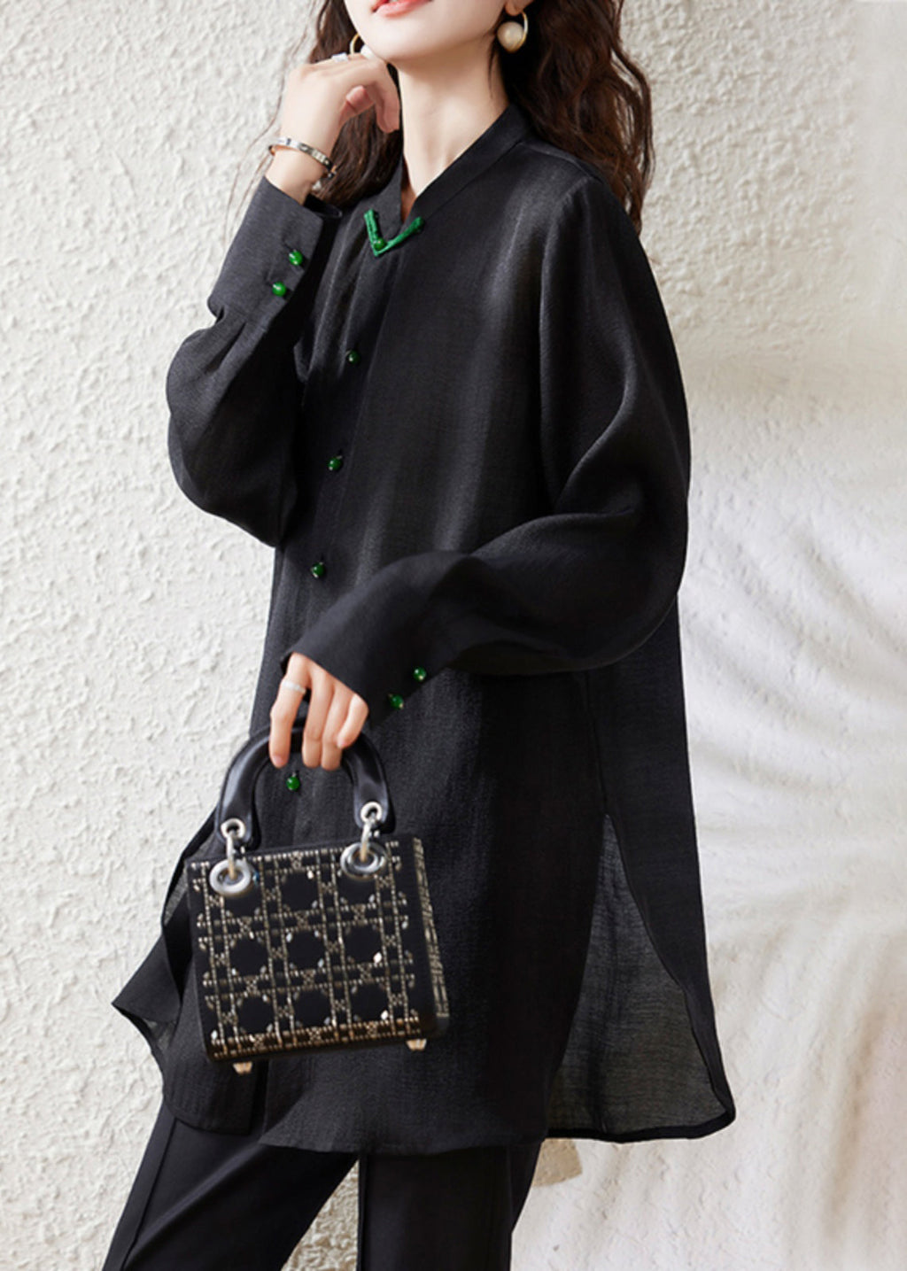 Effortlessly Elegant Blouse with a Timeless Design