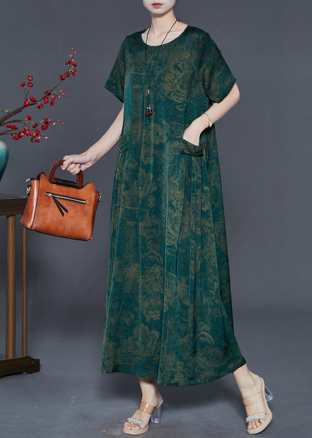Well Tailored Dress with a Graceful Silhouette