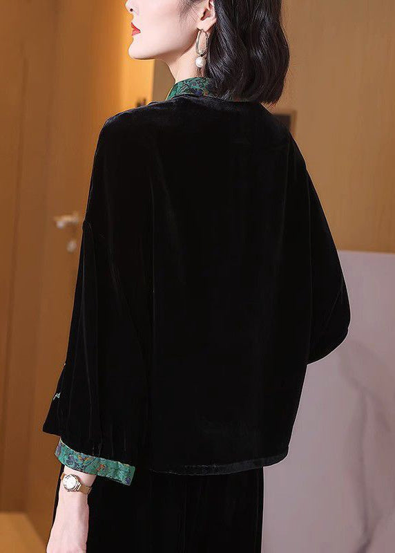 A Vintage Style Top with Delicate Timeless Details