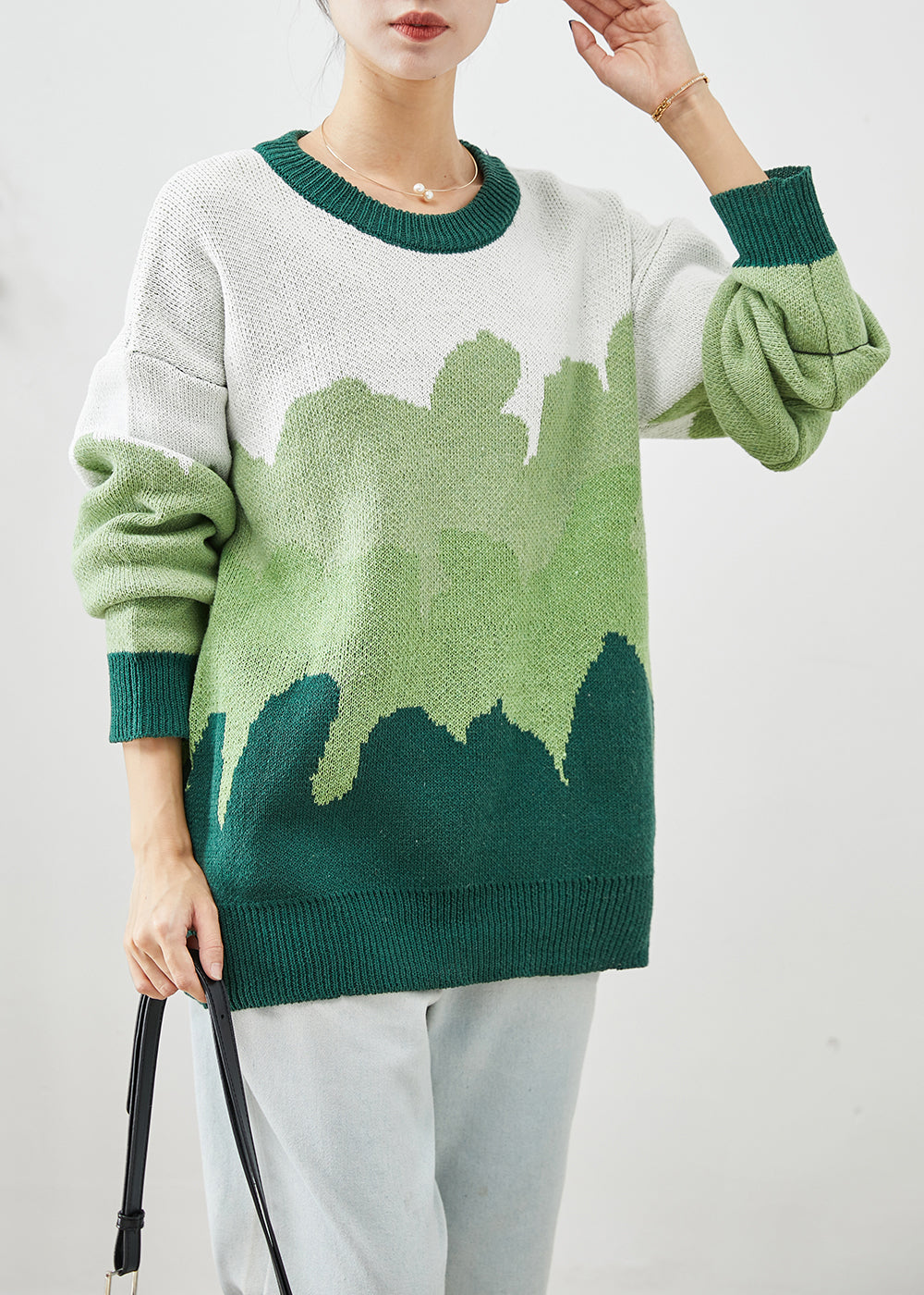 Well Tailored Sweater with a Graceful Silhouette