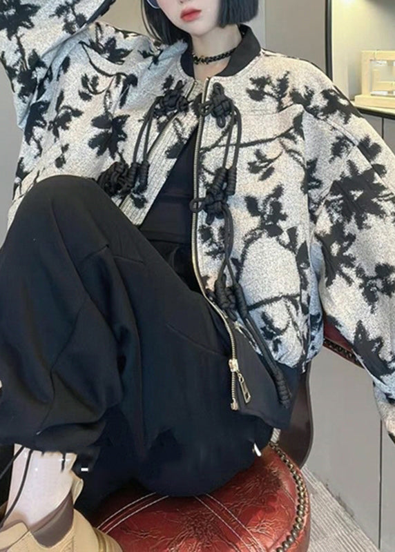 Well Tailored Coat with a Graceful Silhouette
