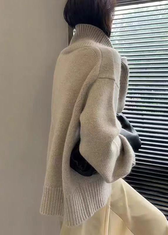 Well Tailored Sweater with a Graceful Silhouette