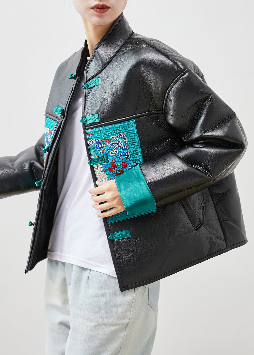 Effortlessly Elegant Jacket with a Timeless Design