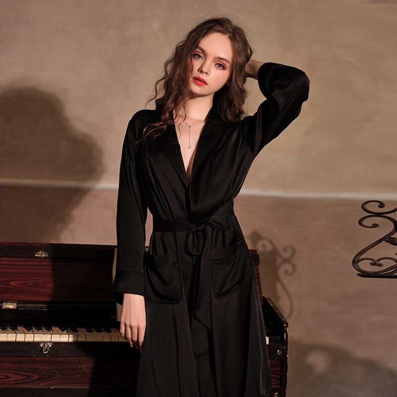 Finely Styled Dress with a Classic Vintage Look