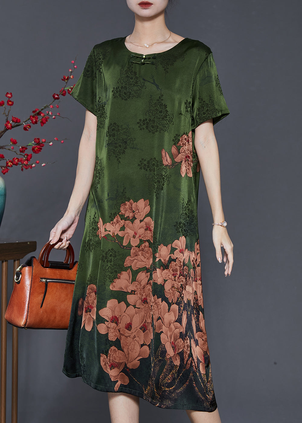 Beautifully Finished Dress in a Timeless Design
