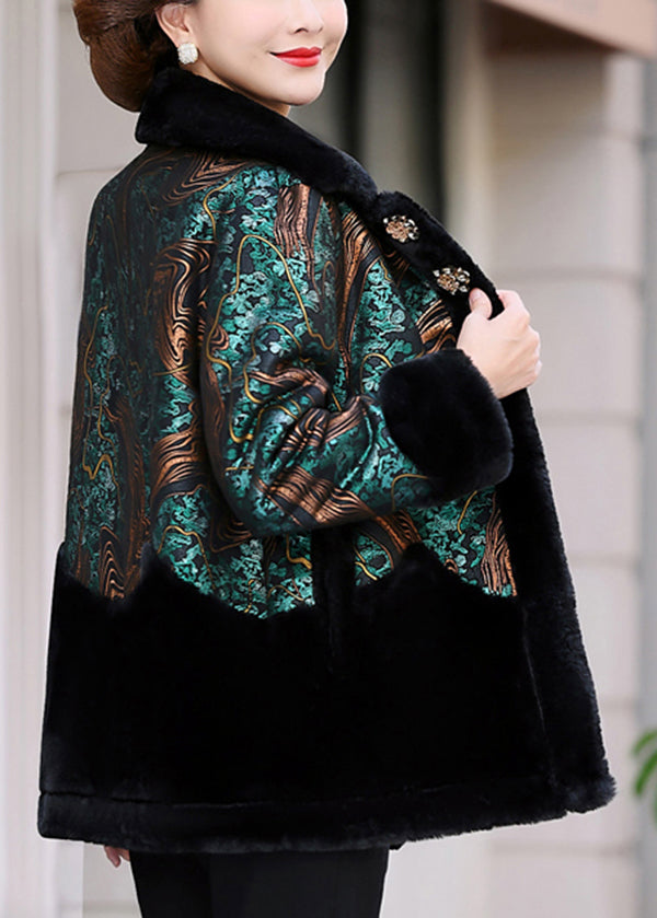 Well Tailored Coat with a Graceful Silhouette