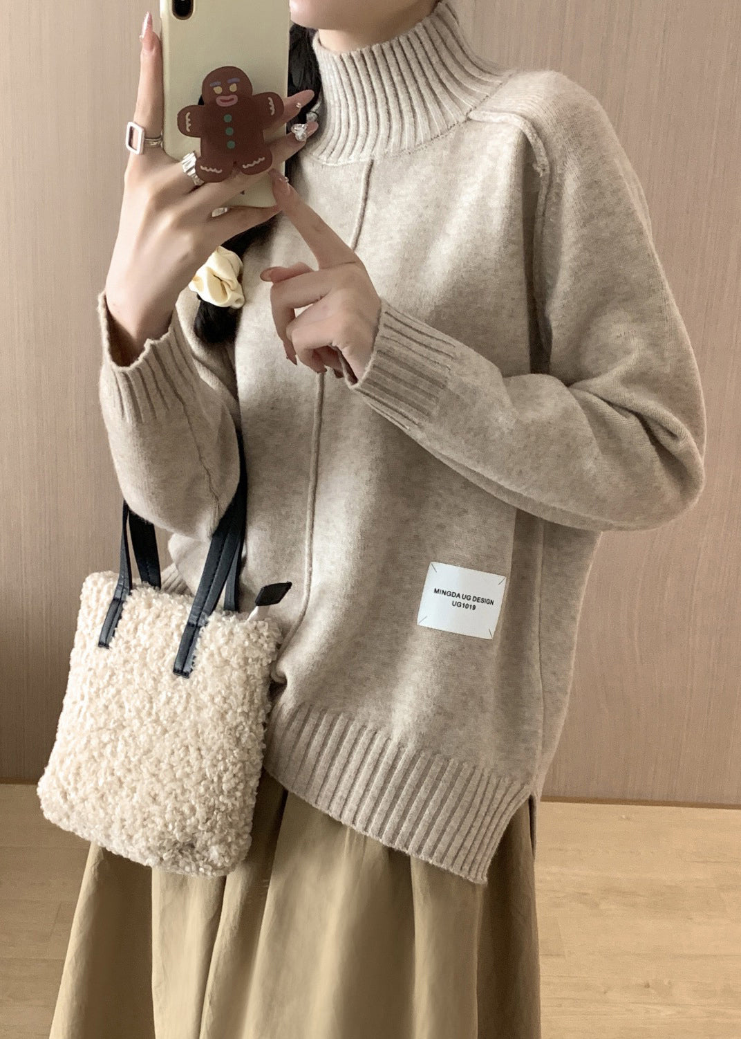 Effortlessly Elegant Sweater with a Timeless Design