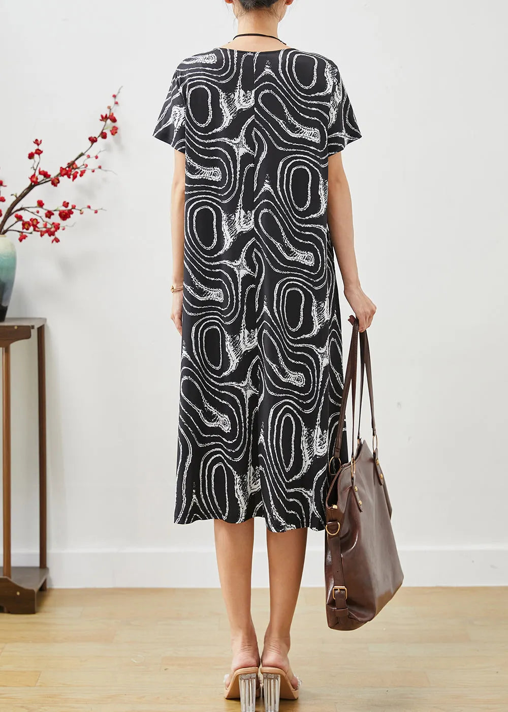 Well Tailored Dress with a Graceful Silhouette