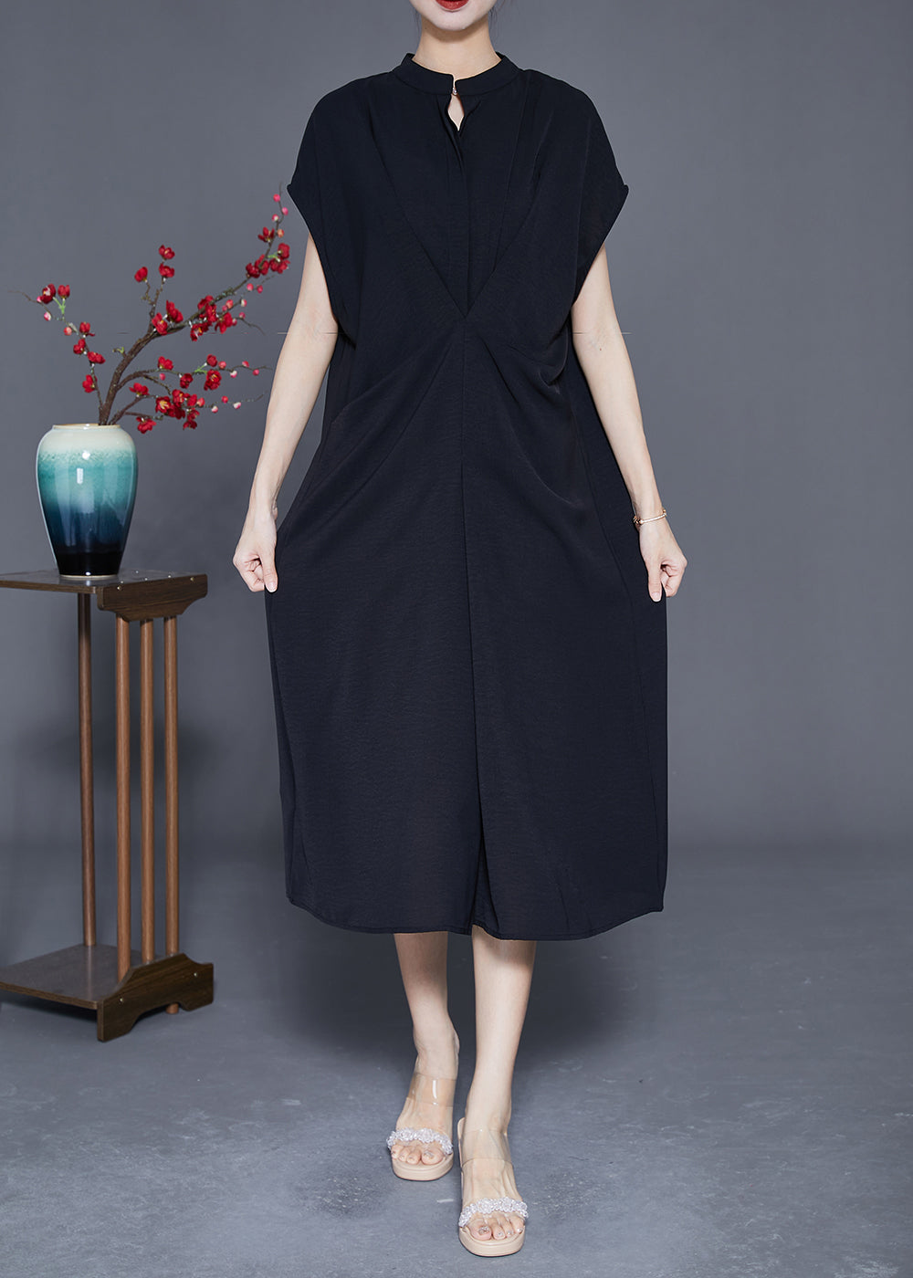 Beautifully Finished Dress in a Timeless Design