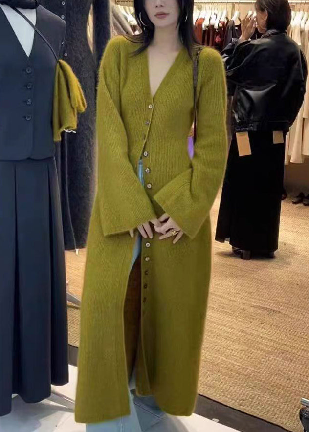 Well Tailored Cardigan with a Graceful Silhouette