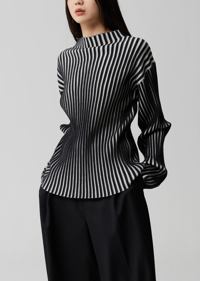 Effortlessly Elegant Top with a Timeless Design