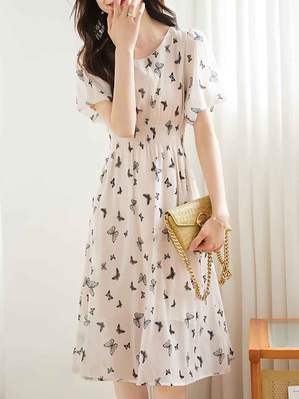 Well Tailored Dress with a Graceful Silhouette
