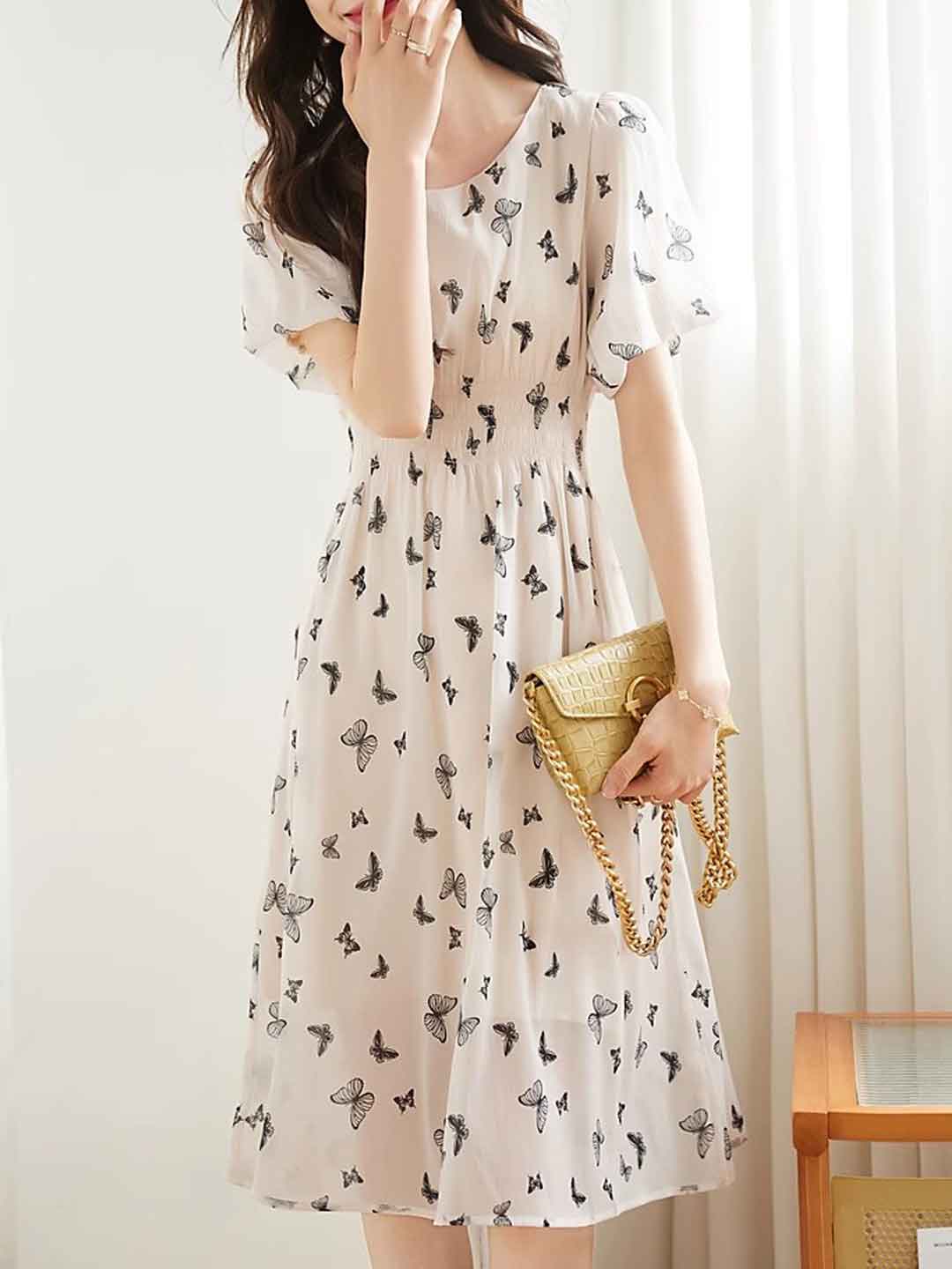 Well Tailored Dress with a Graceful Silhouette