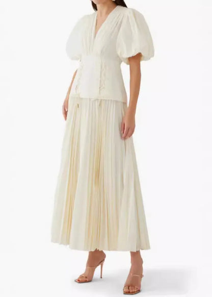 Effortlessly Elegant Dress with a Timeless Design