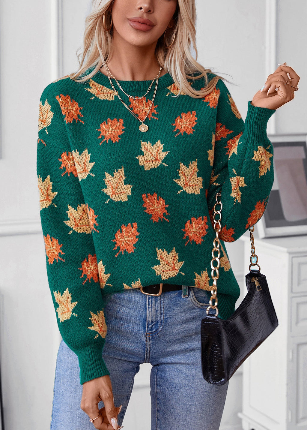 Effortlessly Elegant Sweater with a Timeless Design