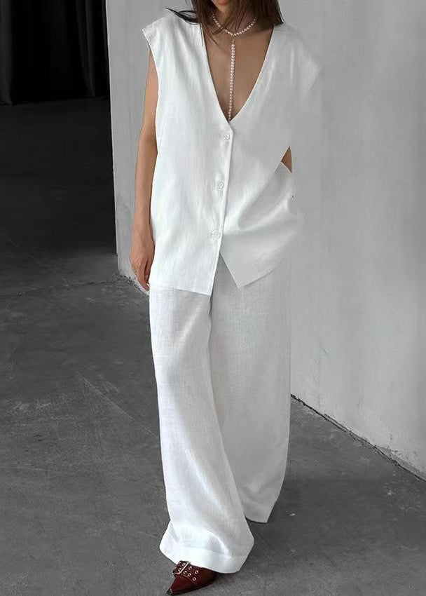 Effortlessly Elegant Pants with a Timeless Design