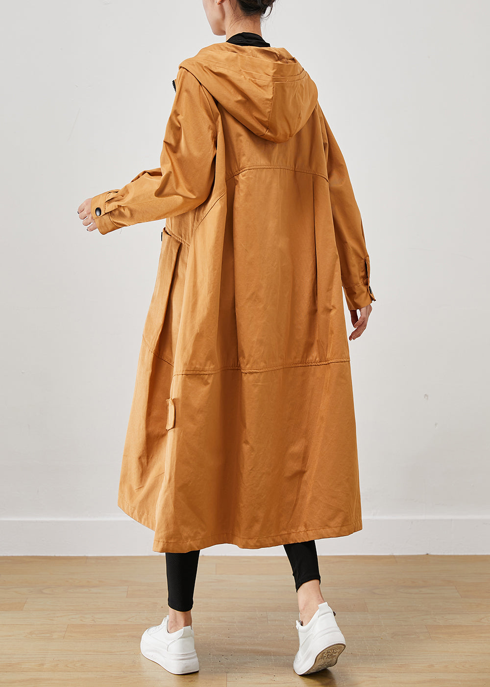 Well Tailored Coat with a Graceful Silhouette