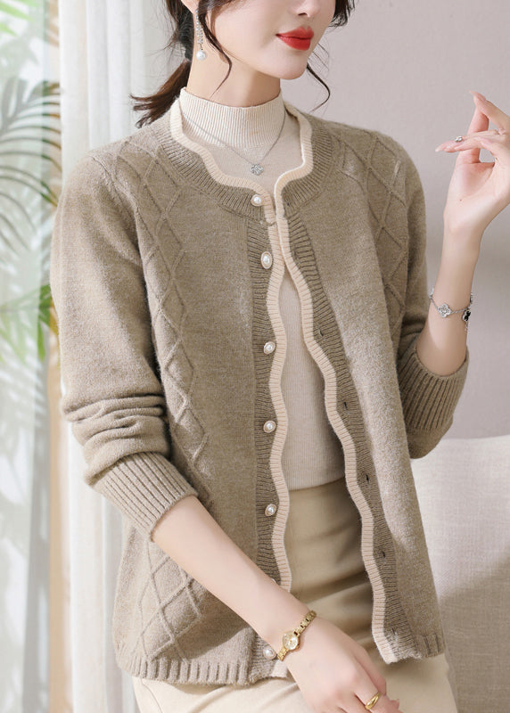 Effortlessly Elegant Coat with a Timeless Design