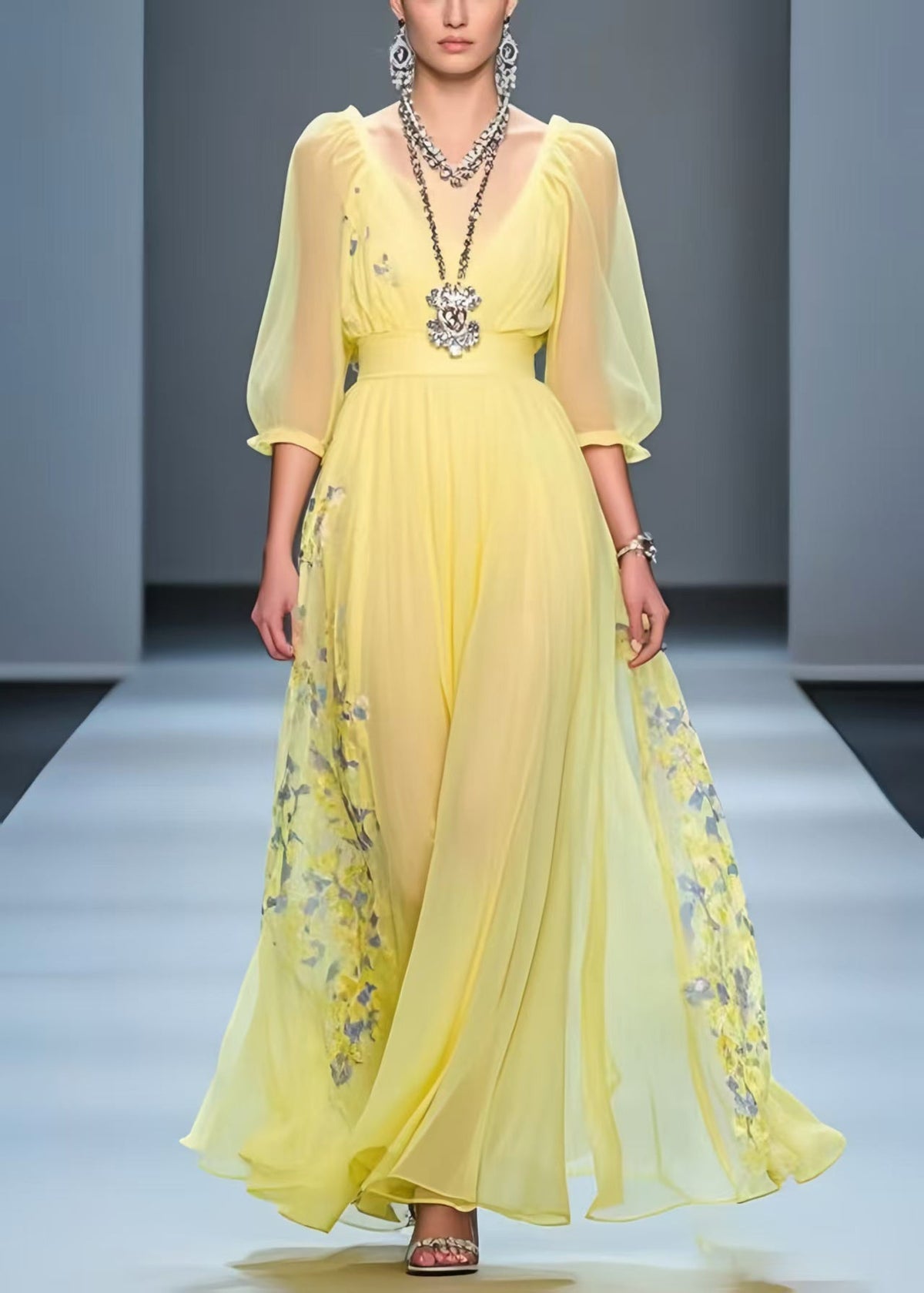 Beautifully Finished Dress in a Timeless Design