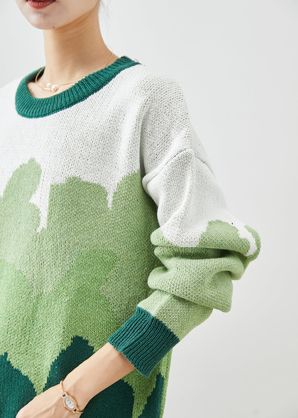 Well Tailored Sweater with a Graceful Silhouette