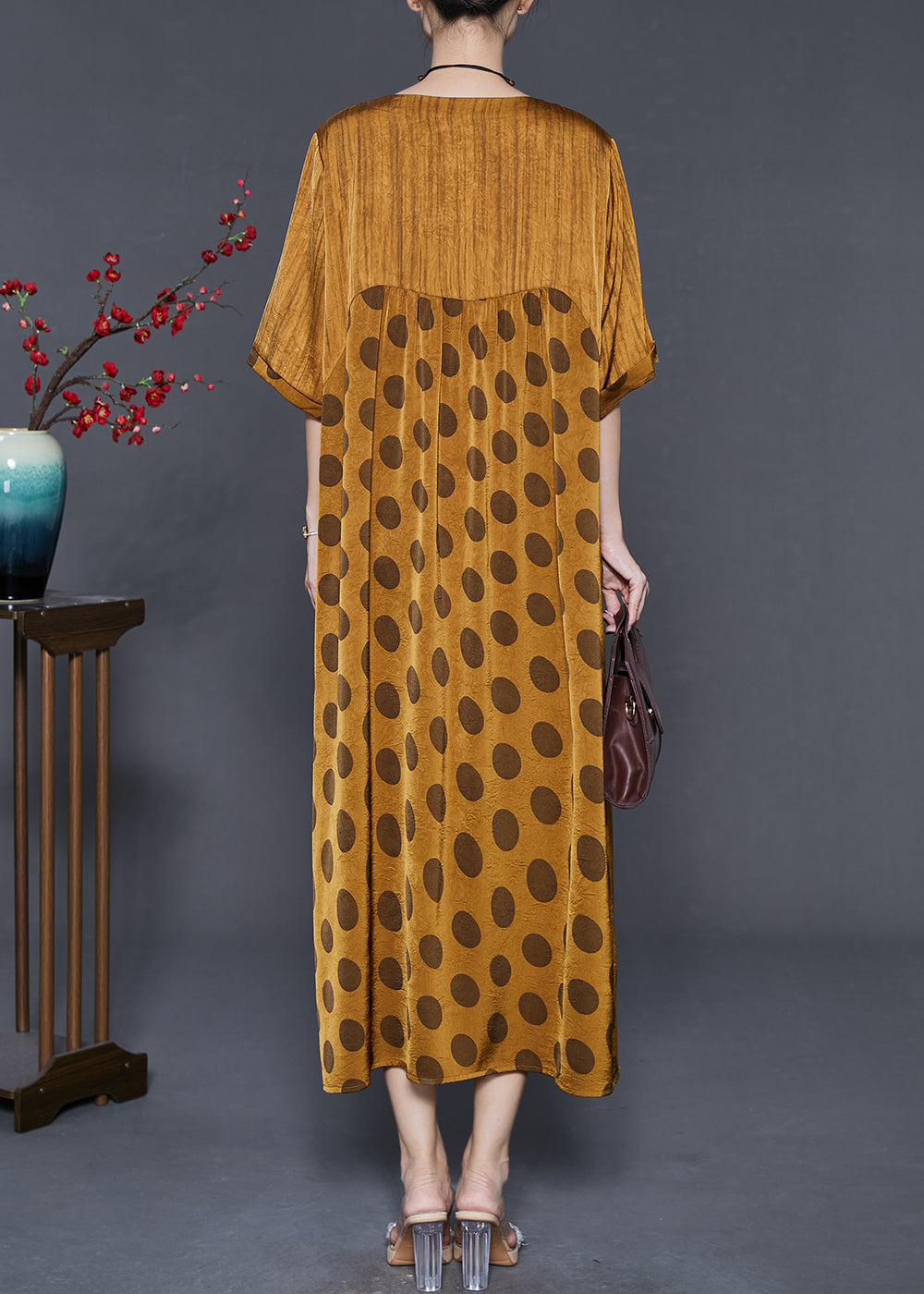 Effortlessly Elegant Dress with a Timeless Design