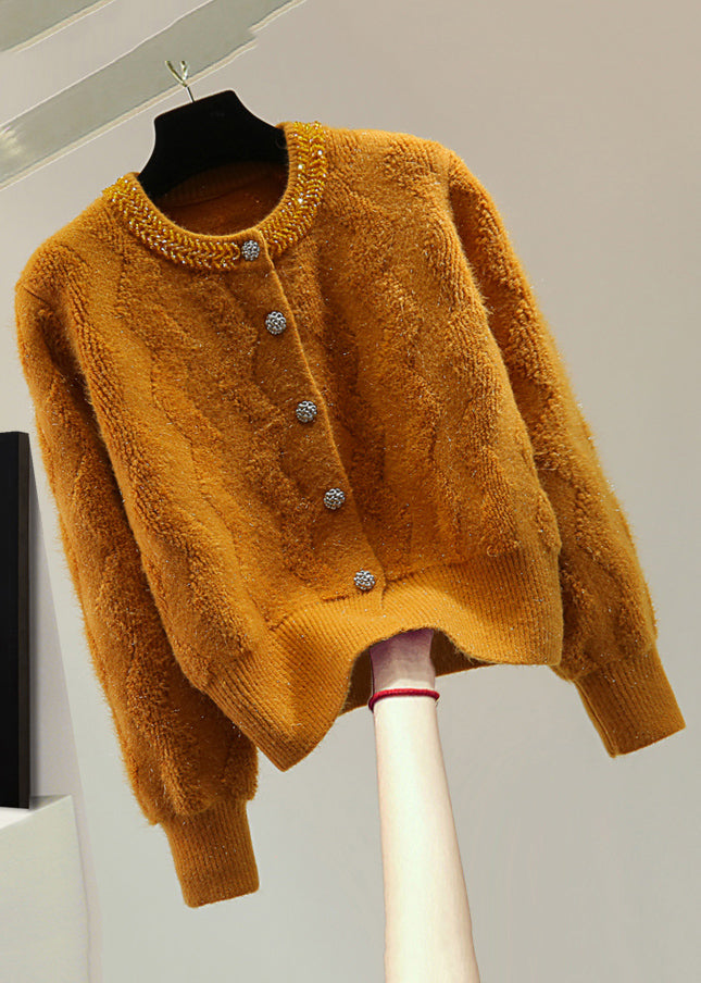 Well Tailored Sweater with a Graceful Silhouette