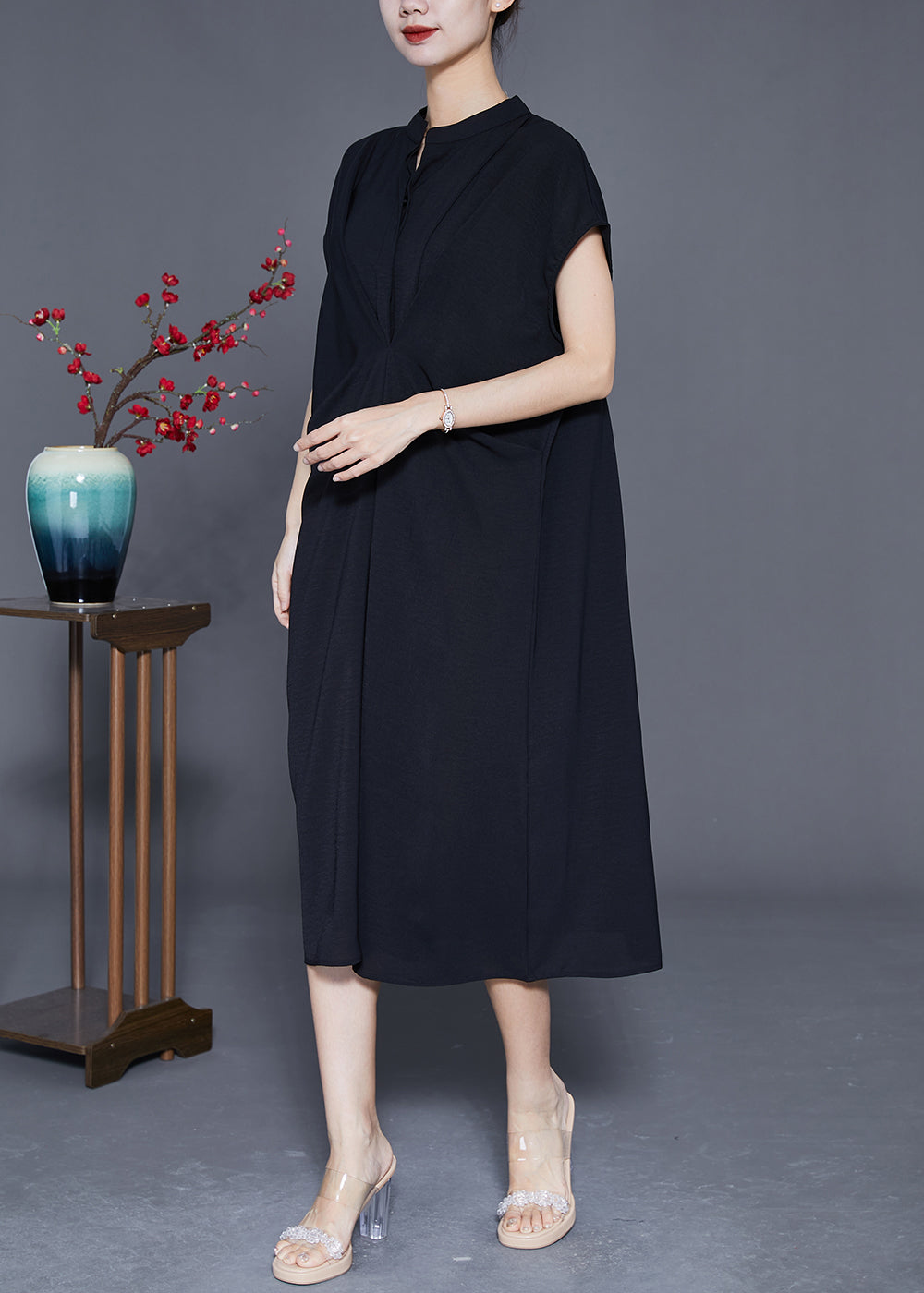Beautifully Finished Dress in a Timeless Design