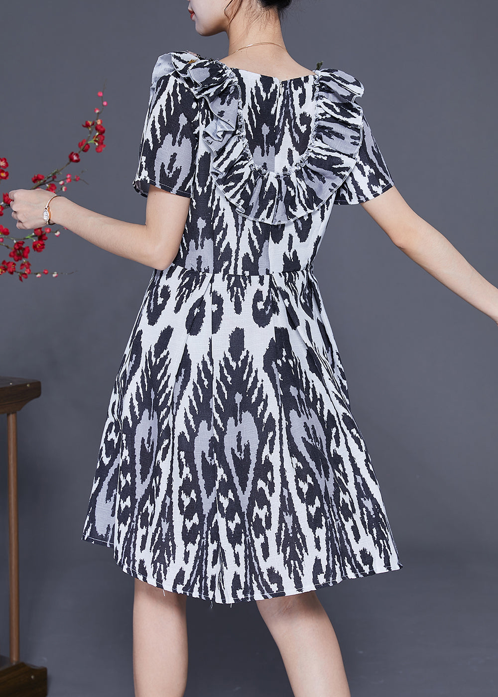 Classic Vintage Dress with a Flattering Fit
