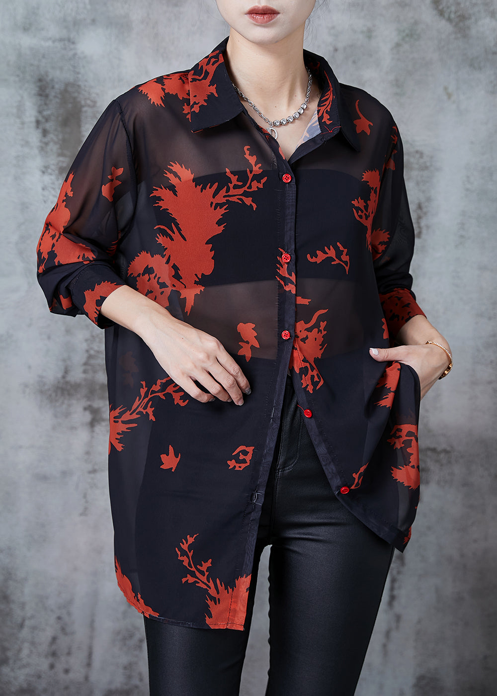 Effortlessly Elegant Blouse with a Timeless Design