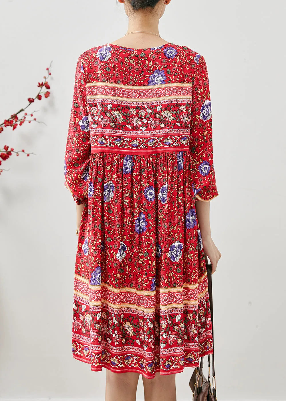 Beautifully Finished Dress in a Timeless Design