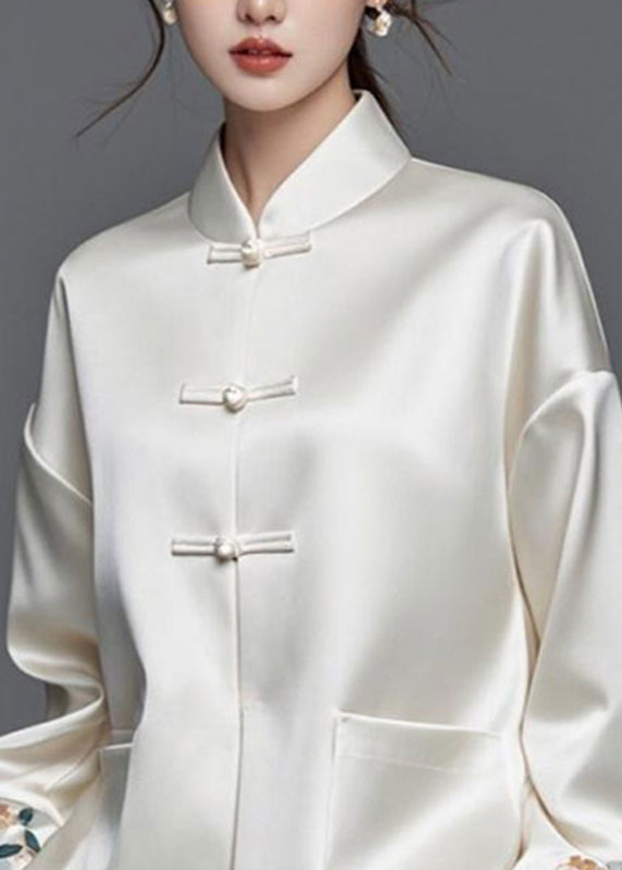 Well Tailored Coat with a Graceful Silhouette