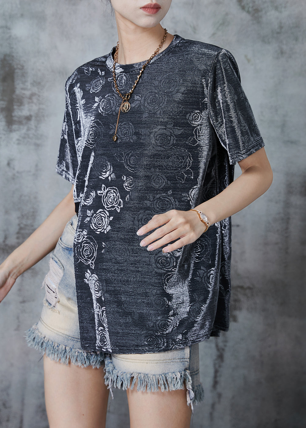 Effortlessly Elegant Top with a Timeless Design