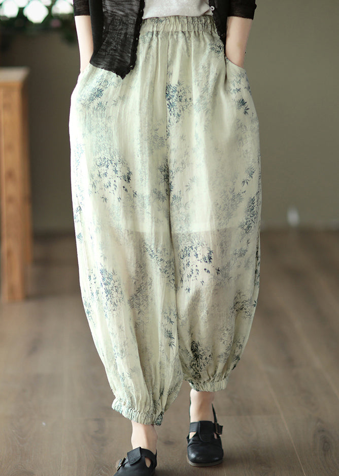 Effortlessly Elegant Pants with a Timeless Design