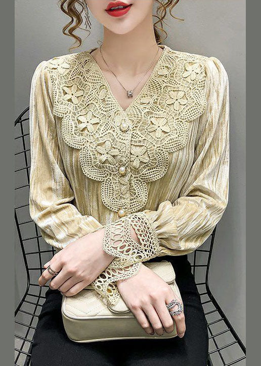 Classic Vintage Blouse with a Flattering Fit
