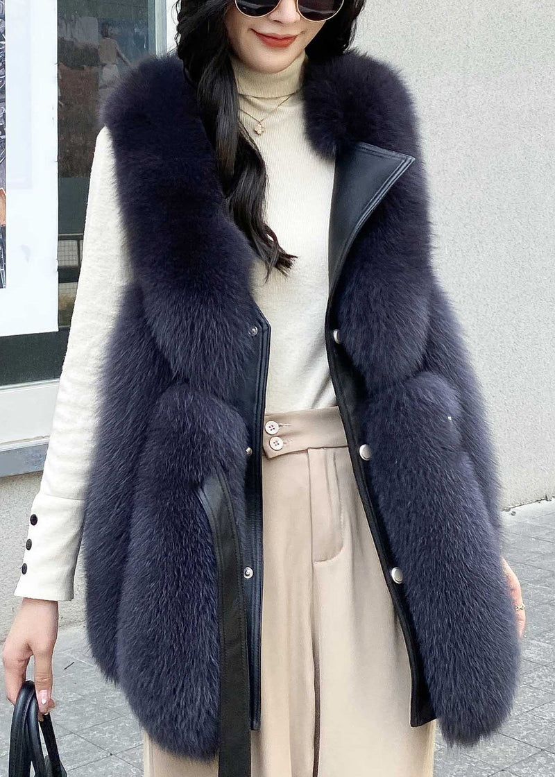 Well Tailored Coat with a Graceful Silhouette