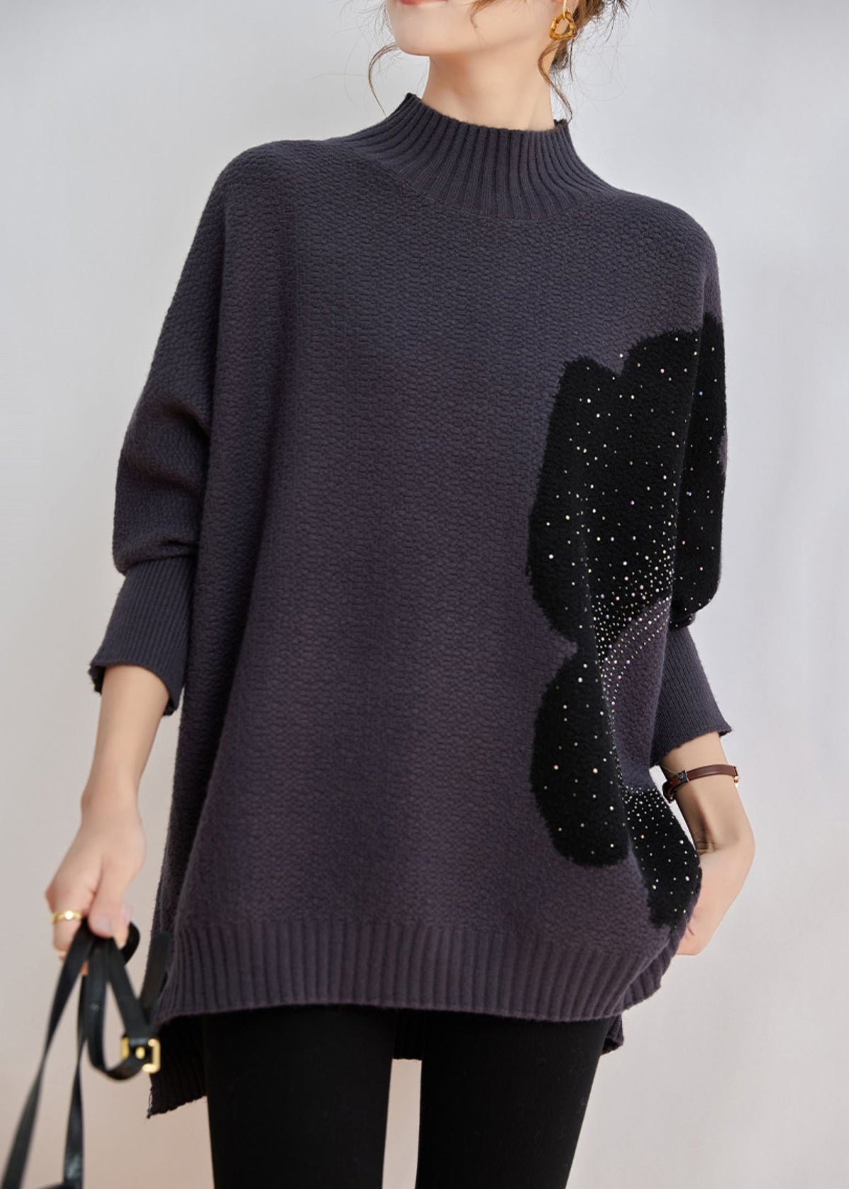 Well Tailored Sweater with a Graceful Silhouette