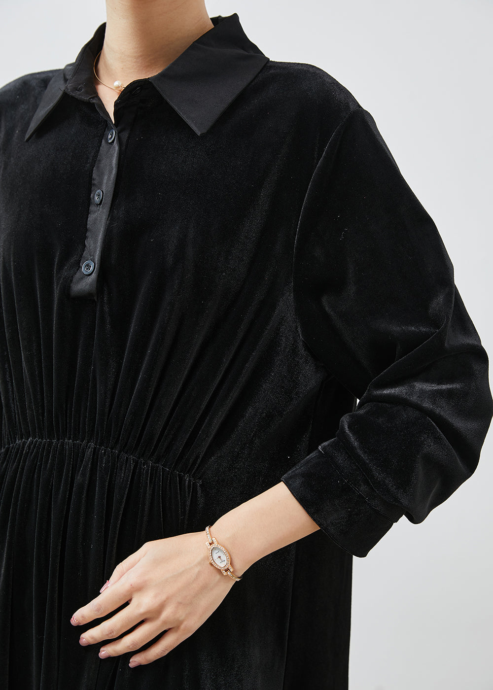Beautifully Finished Dress in a Timeless Design