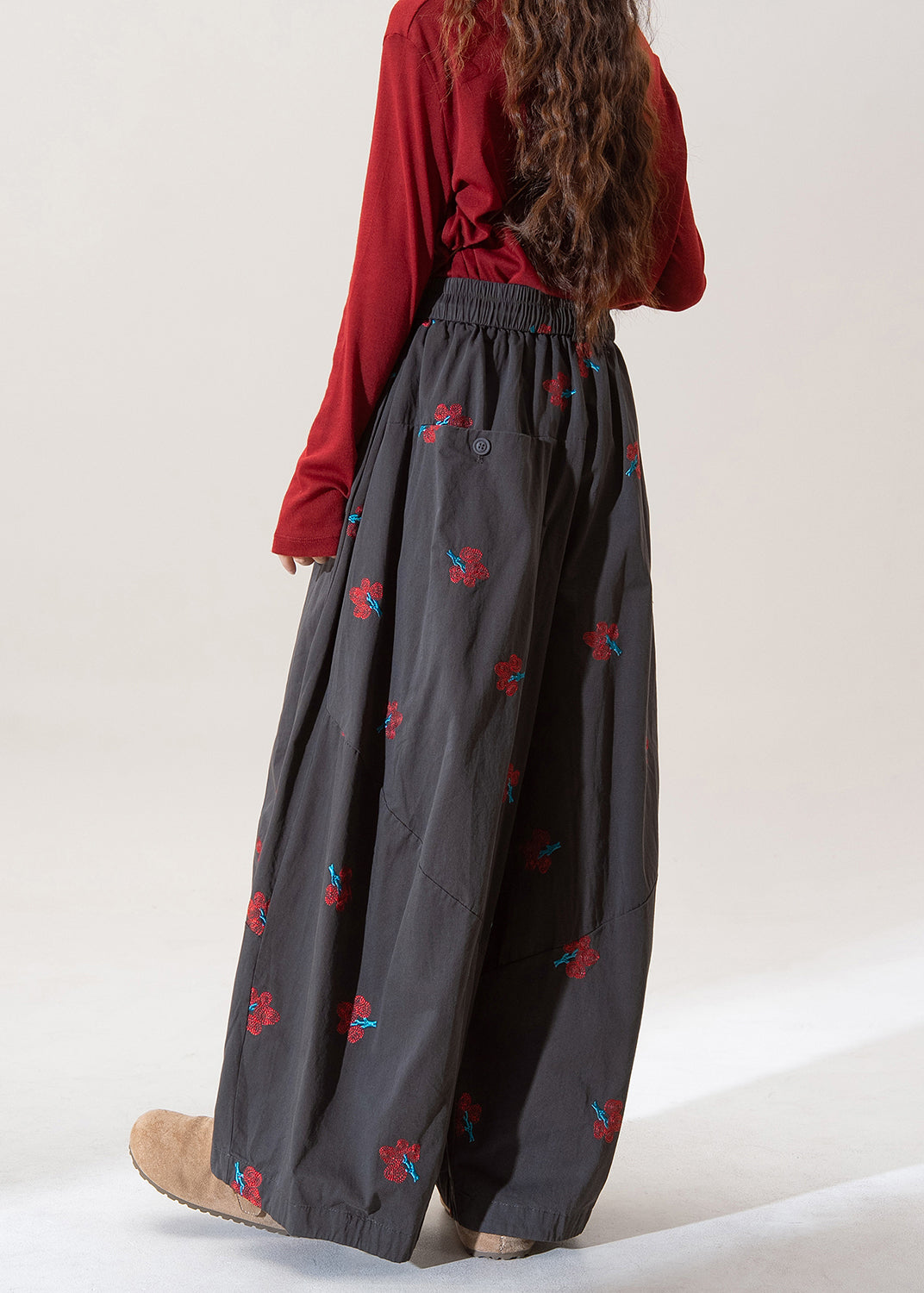 Well Tailored Pants with a Graceful Silhouette