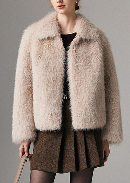 Effortlessly Elegant Coat with a Timeless Design