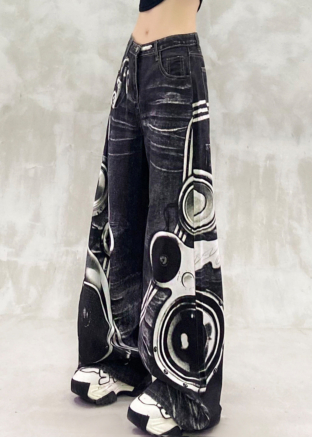 Elegantly Styled Pants for Everyday Wear