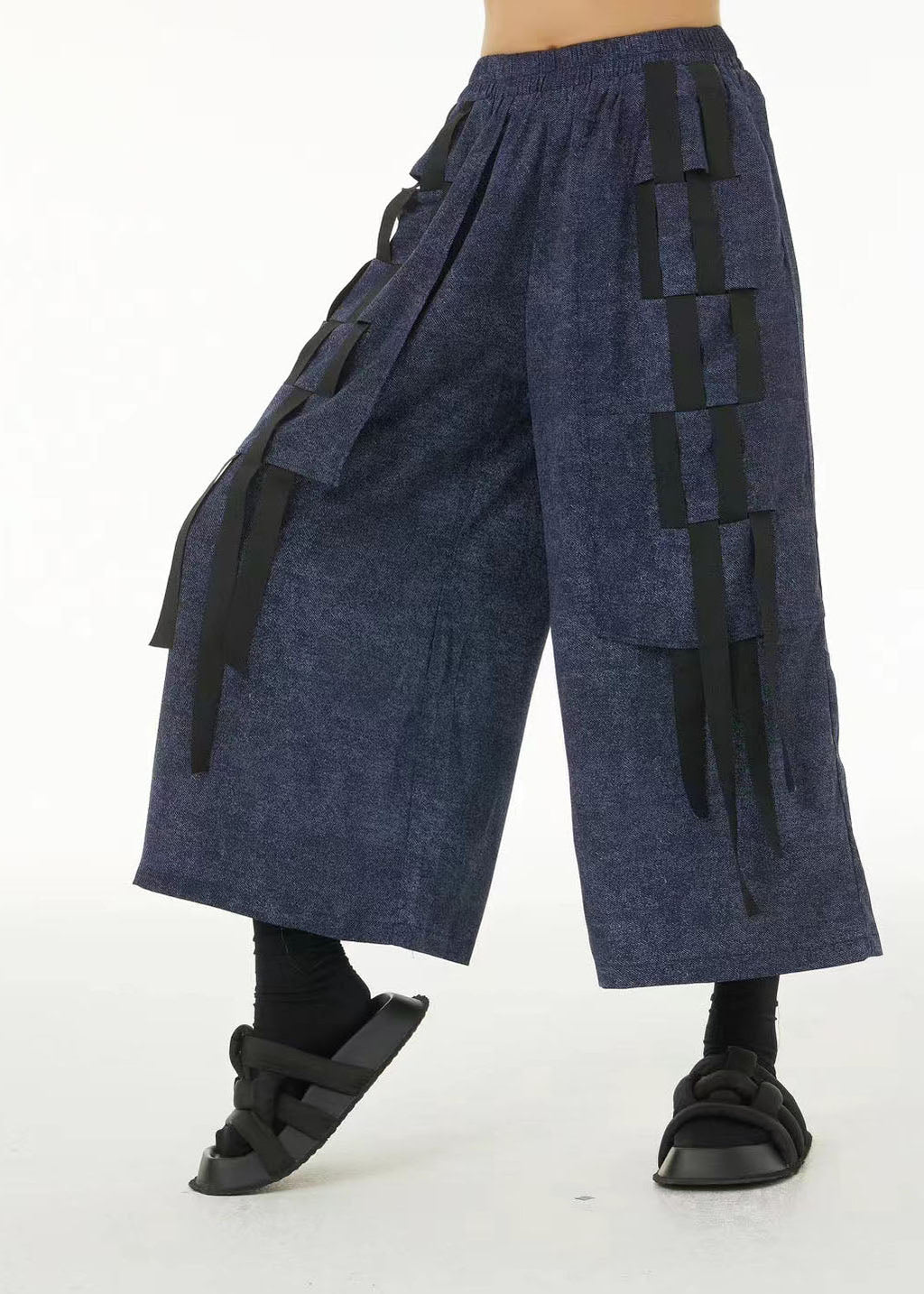 Well Tailored Pants with a Graceful Silhouette