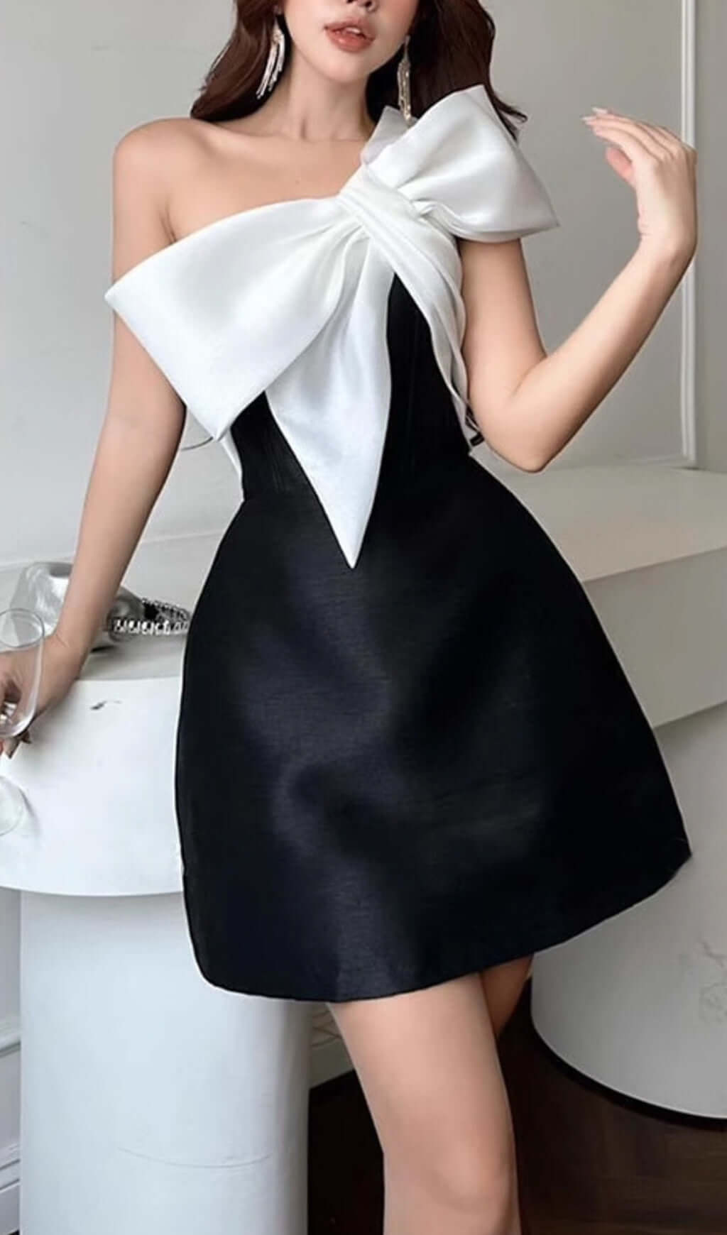 Well Tailored Dress with a Graceful Silhouette