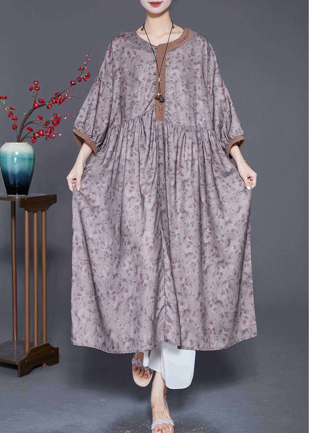 Beautifully Finished Dress in a Timeless Design
