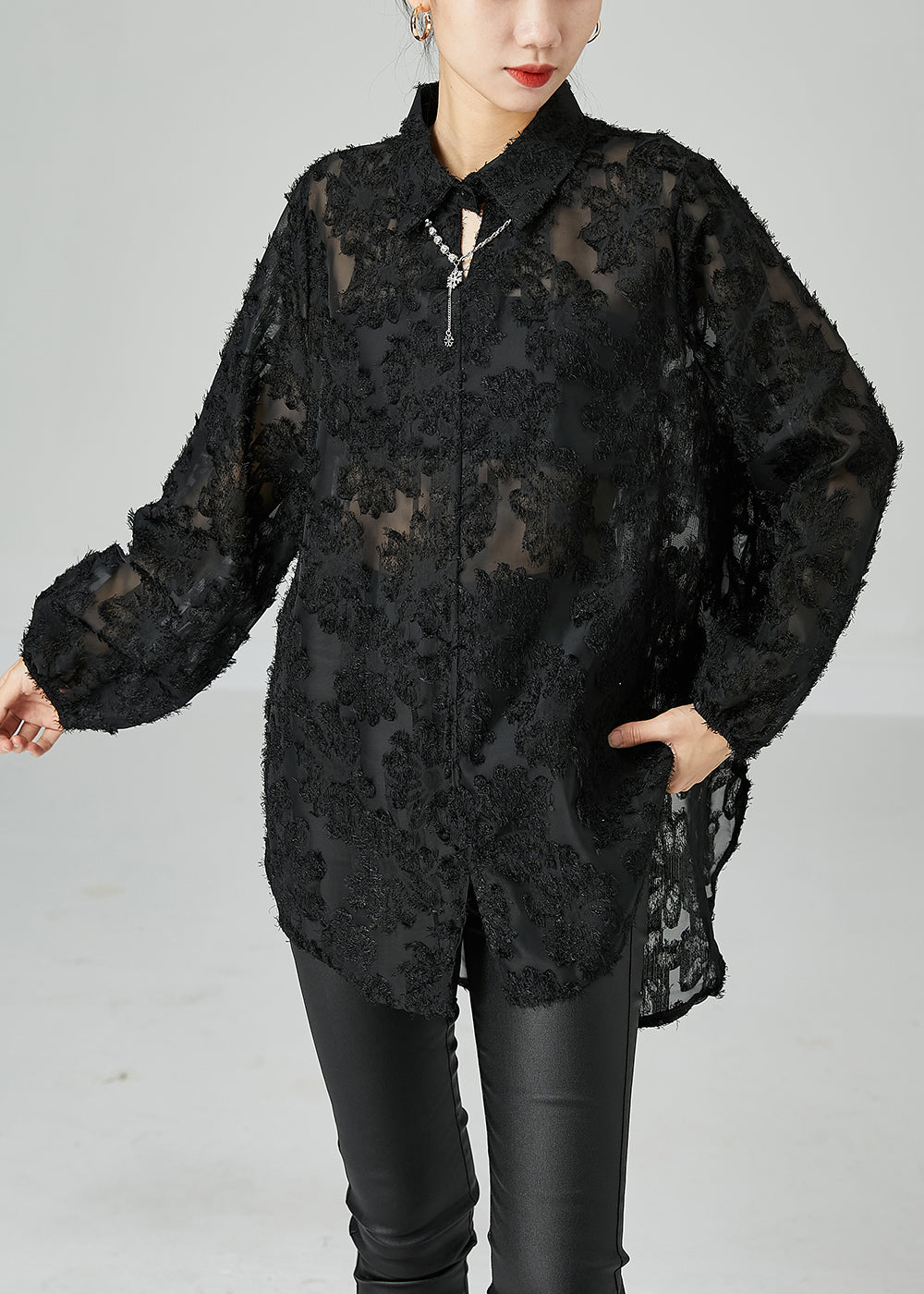 Effortlessly Elegant Shirt with a Timeless Design