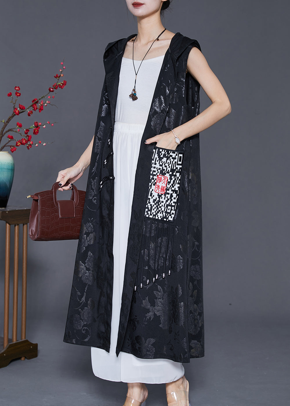 Effortlessly Elegant Garment with a Timeless Design