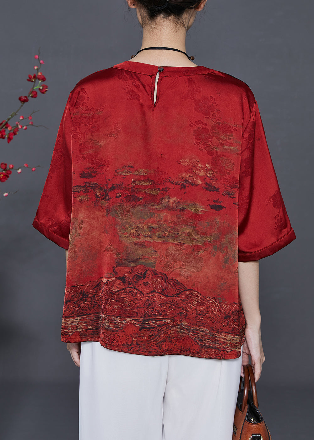 Well Tailored Shirt with a Graceful Silhouette