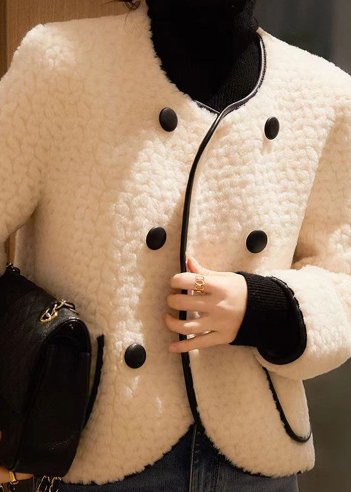 Elegantly Styled Coat for Everyday Wear
