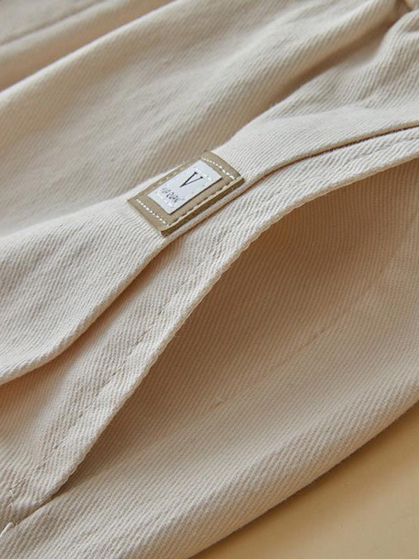 Effortlessly Elegant Pants with a Timeless Design