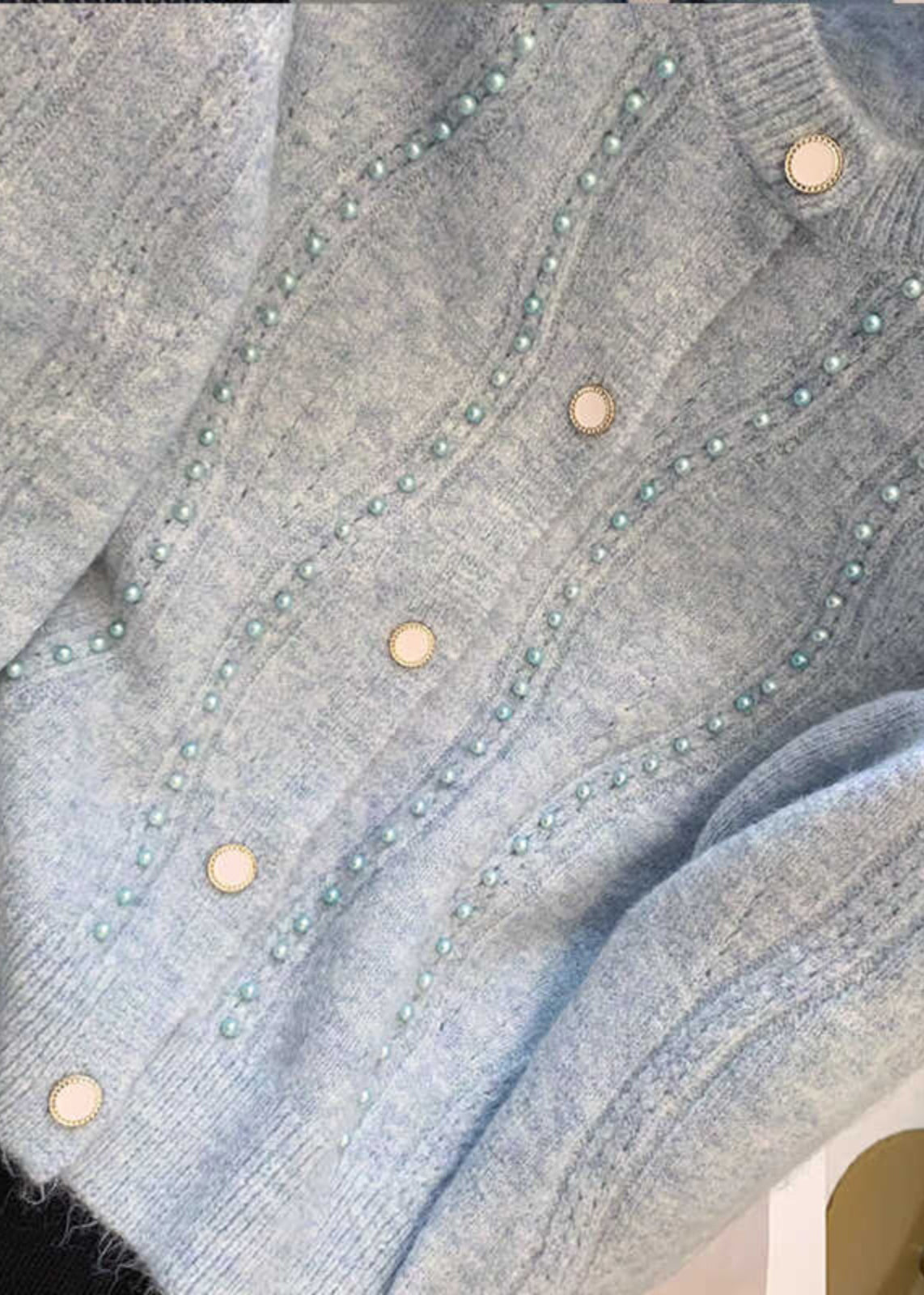 Well Tailored Cardigan with a Graceful Silhouette
