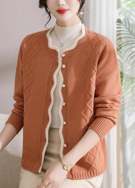Well Tailored Cardigan with a Graceful Silhouette